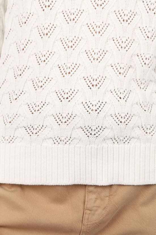 B.Young Pullfie off white