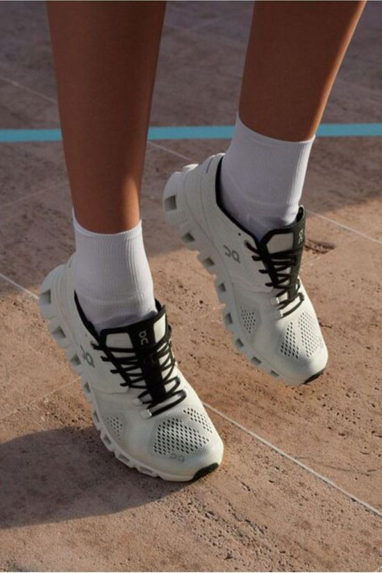 On Running Schoen Cloud X white